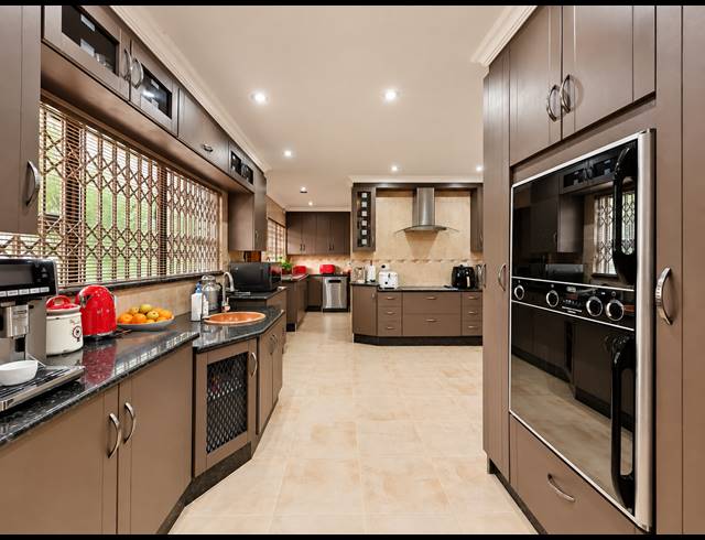 6 BEDROOM HOUSE FOR SALE IN THREE RIVERS